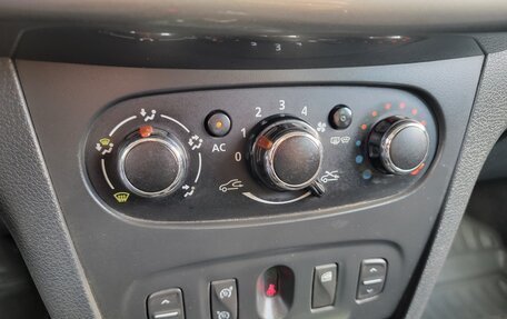 Renault Logan II, 2014 год, 399 000 рублей, 14 фотография