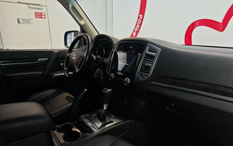 Mitsubishi Pajero IV, 2019 год, 3 850 000 рублей, 7 фотография