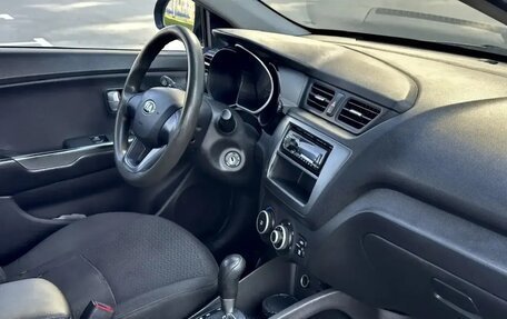 KIA Rio III рестайлинг, 2013 год, 850 000 рублей, 25 фотография