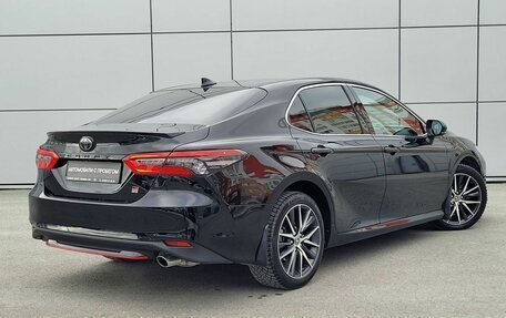 Toyota Camry, 2022 год, 3 800 000 рублей, 5 фотография