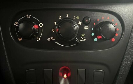 Renault Logan II, 2015 год, 577 500 рублей, 12 фотография