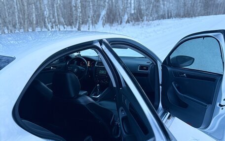 Volkswagen Jetta VI, 2013 год, 950 000 рублей, 3 фотография