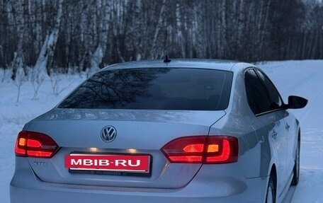 Volkswagen Jetta VI, 2013 год, 950 000 рублей, 2 фотография