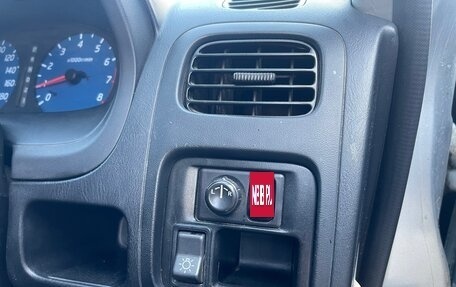 Nissan Cube II, 2000 год, 125 000 рублей, 6 фотография