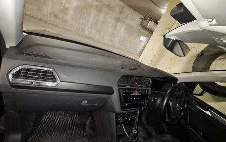 Volkswagen Tiguan II, 2018 год, 2 150 000 рублей, 13 фотография