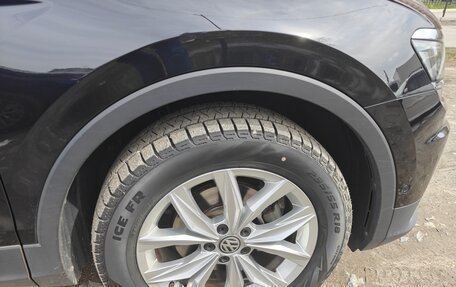 Volkswagen Tiguan II, 2018 год, 2 150 000 рублей, 10 фотография