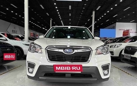 Subaru Forester, 2020 год, 2 100 000 рублей, 2 фотография