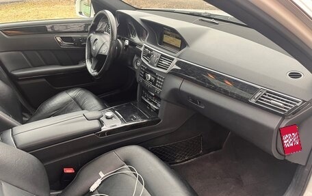 Mercedes-Benz E-Класс, 2011 год, 2 200 000 рублей, 15 фотография