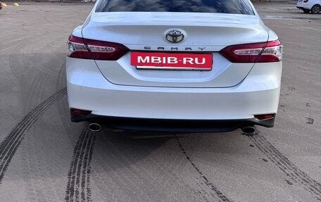 Toyota Camry, 2019 год, 2 750 000 рублей, 4 фотография