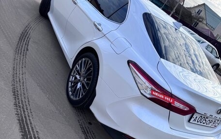 Toyota Camry, 2019 год, 2 750 000 рублей, 3 фотография