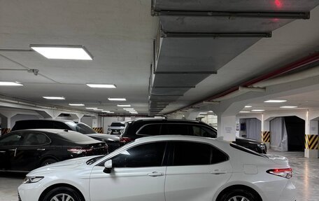 Toyota Camry, 2020 год, 2 100 000 рублей, 3 фотография