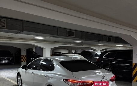 Toyota Camry, 2020 год, 2 100 000 рублей, 4 фотография