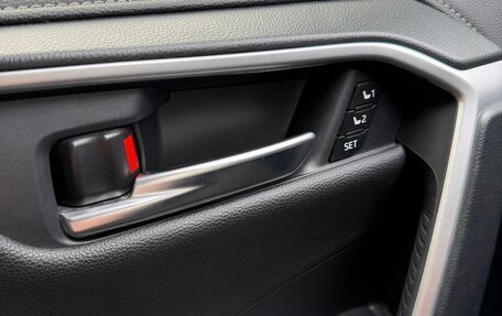 Toyota RAV4, 2019 год, 3 200 000 рублей, 2 фотография