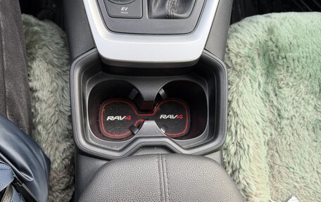 Toyota RAV4, 2019 год, 3 200 000 рублей, 10 фотография