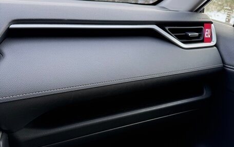 Toyota RAV4, 2019 год, 3 200 000 рублей, 13 фотография