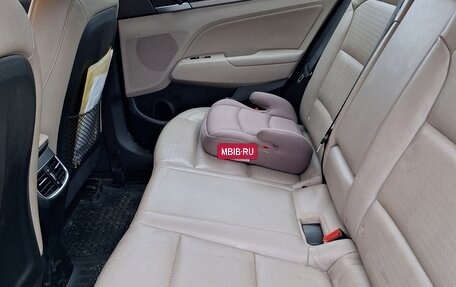 Hyundai Elantra VI рестайлинг, 2016 год, 1 200 000 рублей, 10 фотография