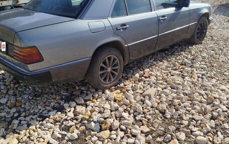 Mercedes-Benz W124, 1987 год, 300 000 рублей, 4 фотография