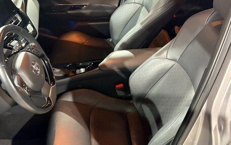 Toyota C-HR I рестайлинг, 2019 год, 2 800 000 рублей, 15 фотография