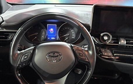 Toyota C-HR I рестайлинг, 2019 год, 2 800 000 рублей, 17 фотография