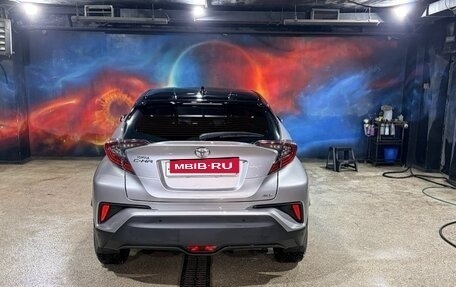 Toyota C-HR I рестайлинг, 2019 год, 2 800 000 рублей, 13 фотография