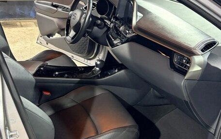 Toyota C-HR I рестайлинг, 2019 год, 2 800 000 рублей, 19 фотография