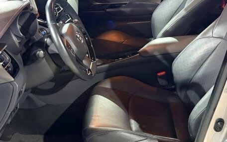 Toyota C-HR I рестайлинг, 2019 год, 2 800 000 рублей, 18 фотография