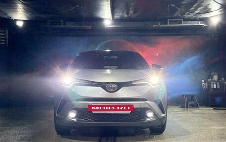 Toyota C-HR I рестайлинг, 2019 год, 2 800 000 рублей, 4 фотография