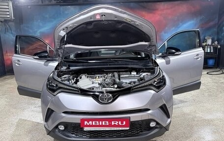 Toyota C-HR I рестайлинг, 2019 год, 2 800 000 рублей, 5 фотография