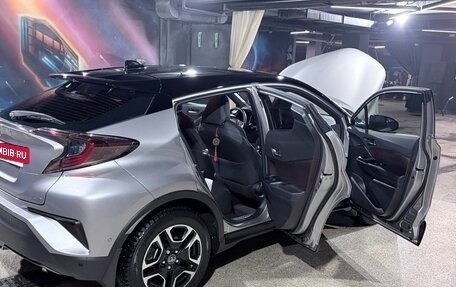 Toyota C-HR I рестайлинг, 2019 год, 2 800 000 рублей, 8 фотография