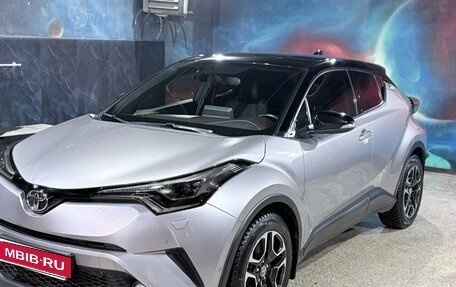 Toyota C-HR I рестайлинг, 2019 год, 2 800 000 рублей, 3 фотография
