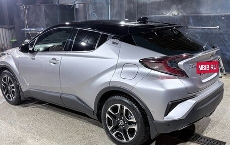 Toyota C-HR I рестайлинг, 2019 год, 2 800 000 рублей, 12 фотография