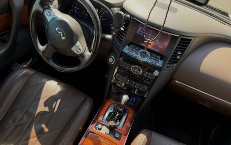 Infiniti QX70, 2015 год, 3 000 000 рублей, 11 фотография