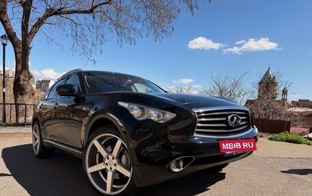 Infiniti QX70, 2015 год, 3 000 000 рублей, 2 фотография