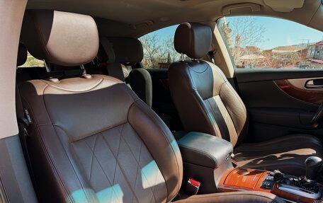 Infiniti QX70, 2015 год, 3 000 000 рублей, 16 фотография