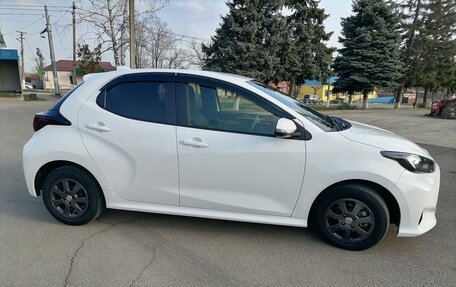 Toyota Yaris, 2021 год, 1 215 000 рублей, 3 фотография