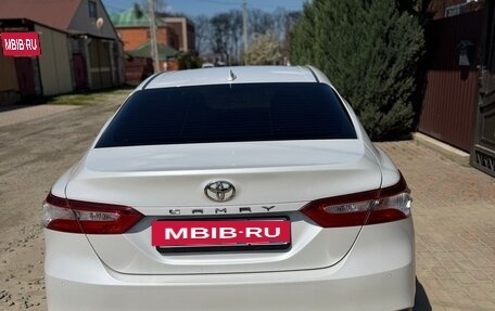 Toyota Camry, 2018 год, 2 750 000 рублей, 4 фотография