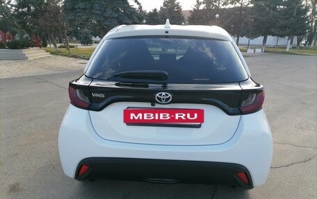 Toyota Yaris, 2021 год, 1 215 000 рублей, 4 фотография