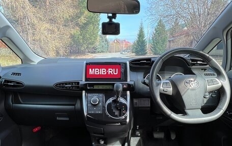 Toyota Wish II, 2013 год, 1 600 000 рублей, 28 фотография