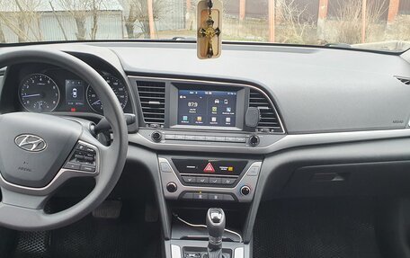 Hyundai Elantra VI рестайлинг, 2017 год, 1 850 000 рублей, 10 фотография