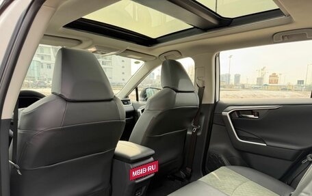 Toyota RAV4, 2025 год, 4 410 000 рублей, 31 фотография