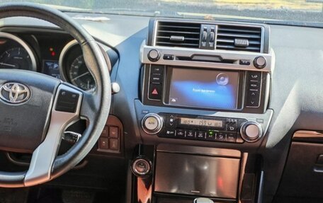 Toyota Land Cruiser Prado 150 рестайлинг 2, 2016 год, 3 850 000 рублей, 6 фотография