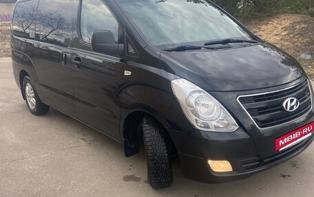 Hyundai H-1 II рестайлинг, 2015 год, 1 730 000 рублей, 2 фотография