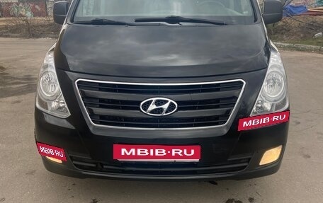Hyundai H-1 II рестайлинг, 2015 год, 1 730 000 рублей, 3 фотография