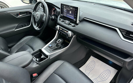 Toyota RAV4, 2021 год, 3 920 000 рублей, 10 фотография