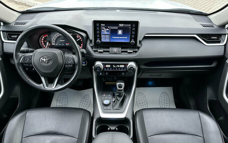 Toyota RAV4, 2021 год, 3 920 000 рублей, 9 фотография