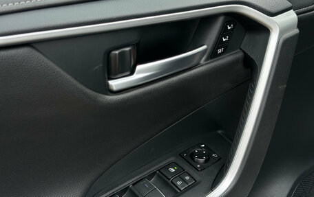 Toyota RAV4, 2021 год, 3 920 000 рублей, 16 фотография