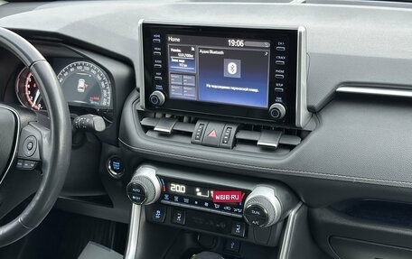 Toyota RAV4, 2021 год, 3 920 000 рублей, 13 фотография