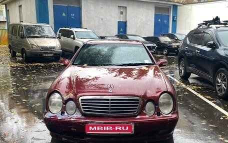 Mercedes-Benz CLK-Класс, 2000 год, 550 000 рублей, 1 фотография