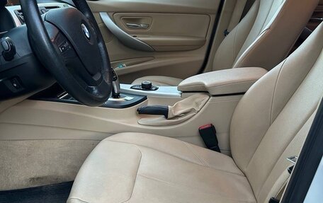 BMW 3 серия, 2015 год, 1 900 000 рублей, 19 фотография