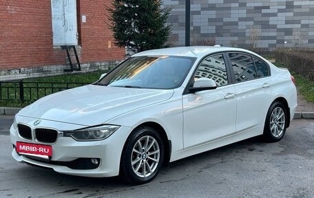 BMW 3 серия, 2015 год, 1 900 000 рублей, 33 фотография